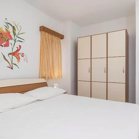 アパート 1 Bedroom Front In